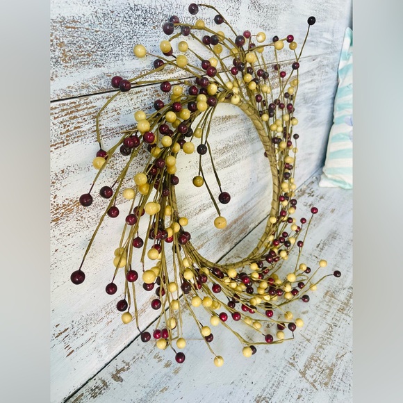 *Waterproof Burgundy & Gold Berry Wreath - Picture 9 of 12